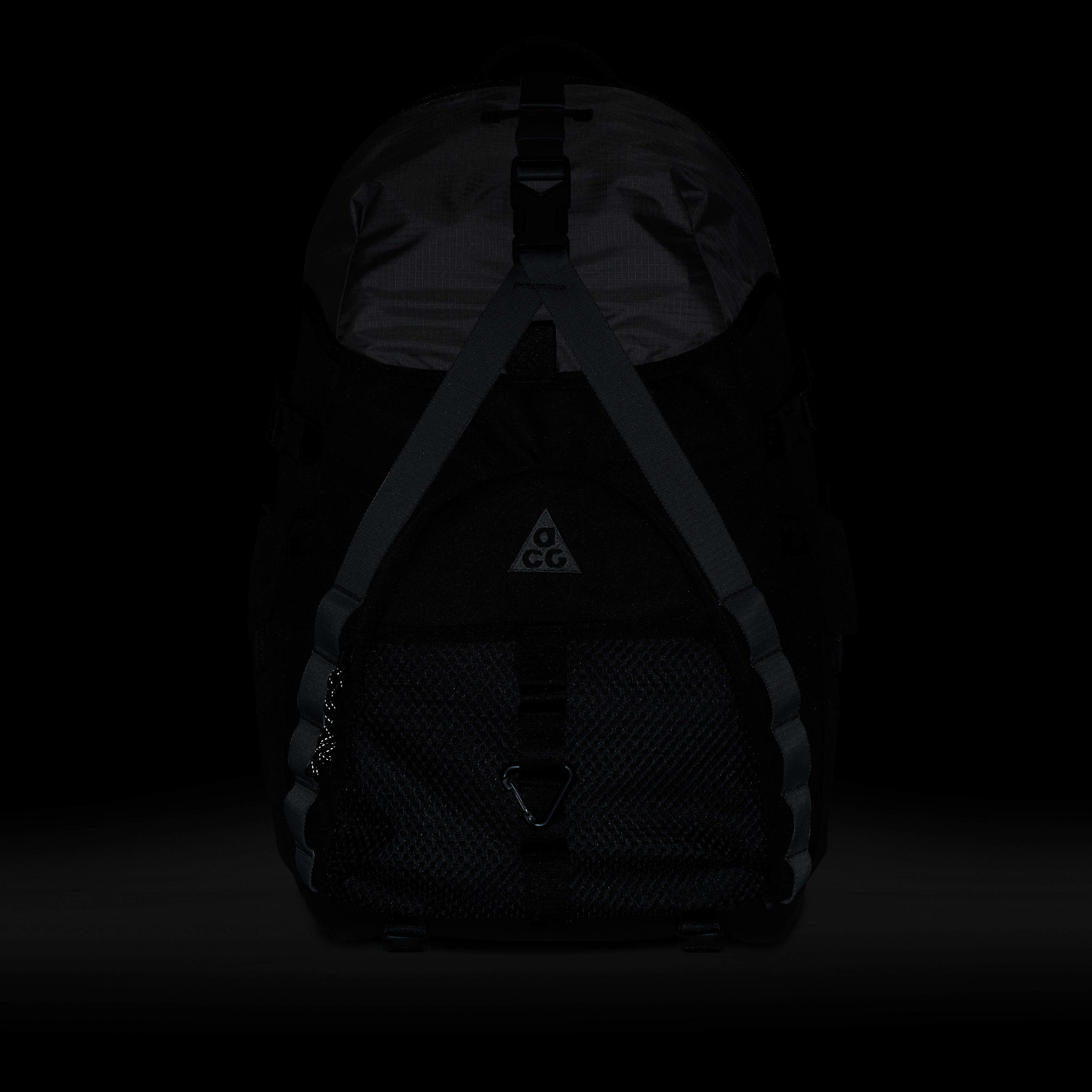 Nike ACG 'DAYMAX' Backpack (25L) | King's Cross